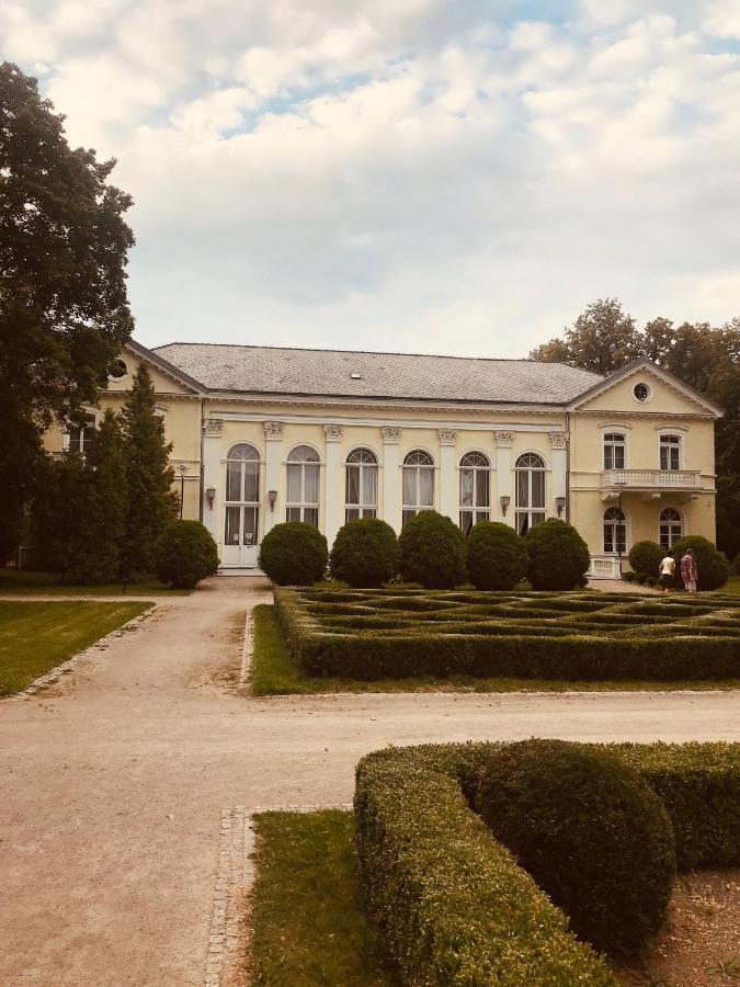 C18